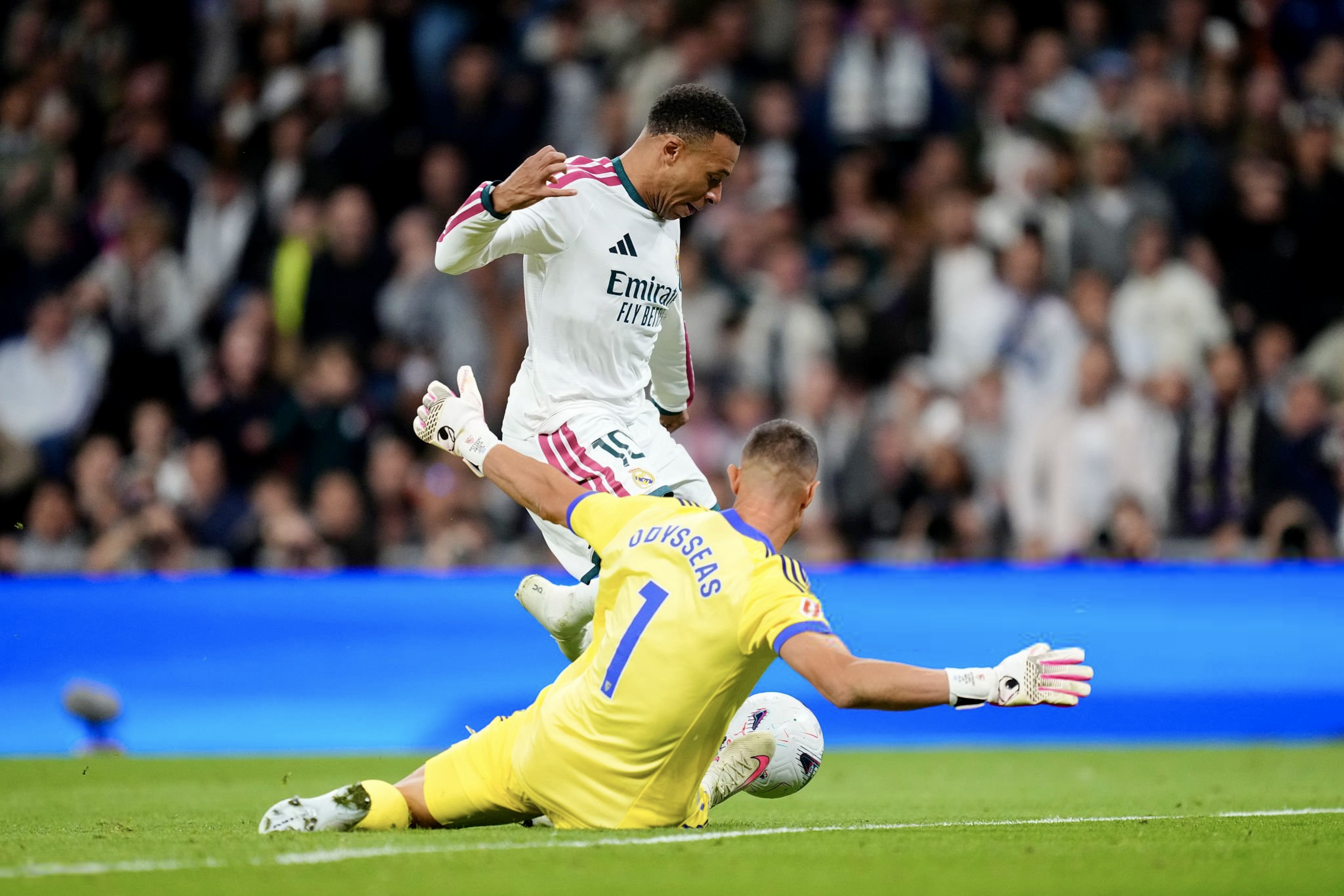 Real Madrid 4-1 Sevilla: Mbappé Leads Spectacular Victory Ahead of El Clásico